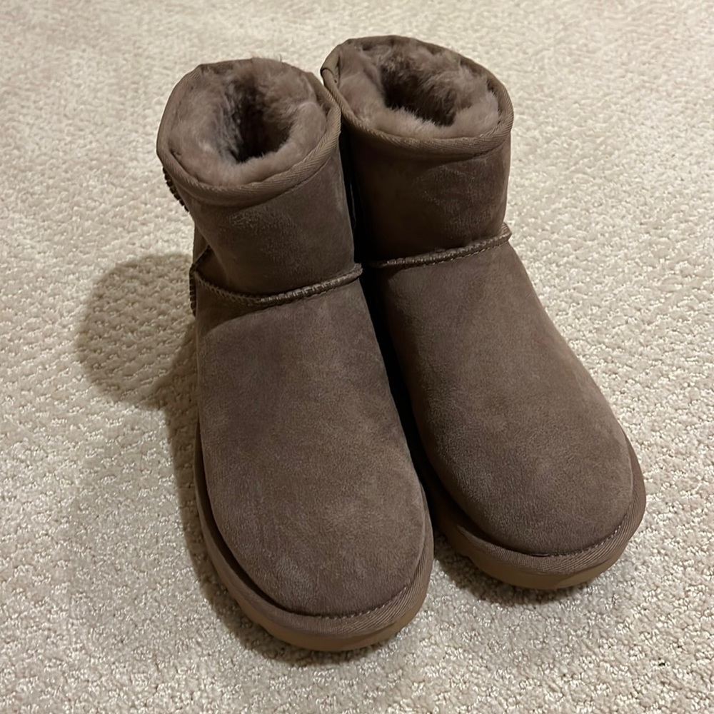 Ugg boots size 7 women like new excellent condition